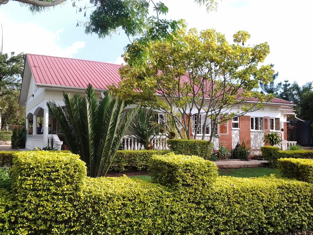 Brownstone Country Home Lira ภายนอก รูปภาพ