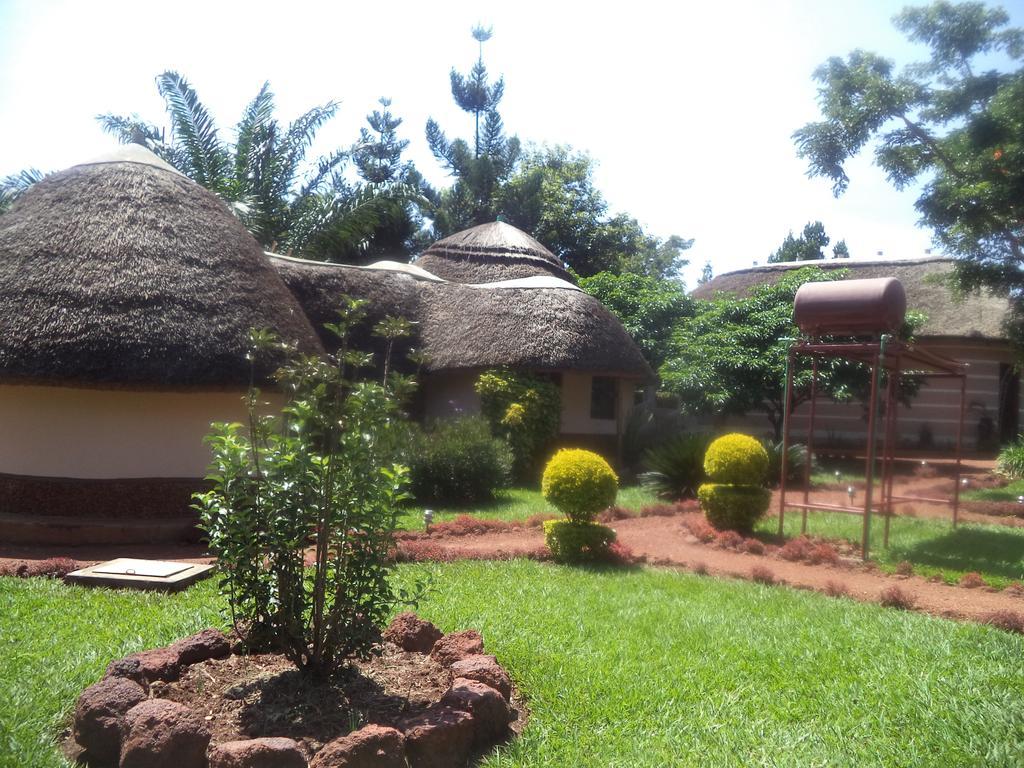 Brownstone Country Home Lira ภายนอก รูปภาพ