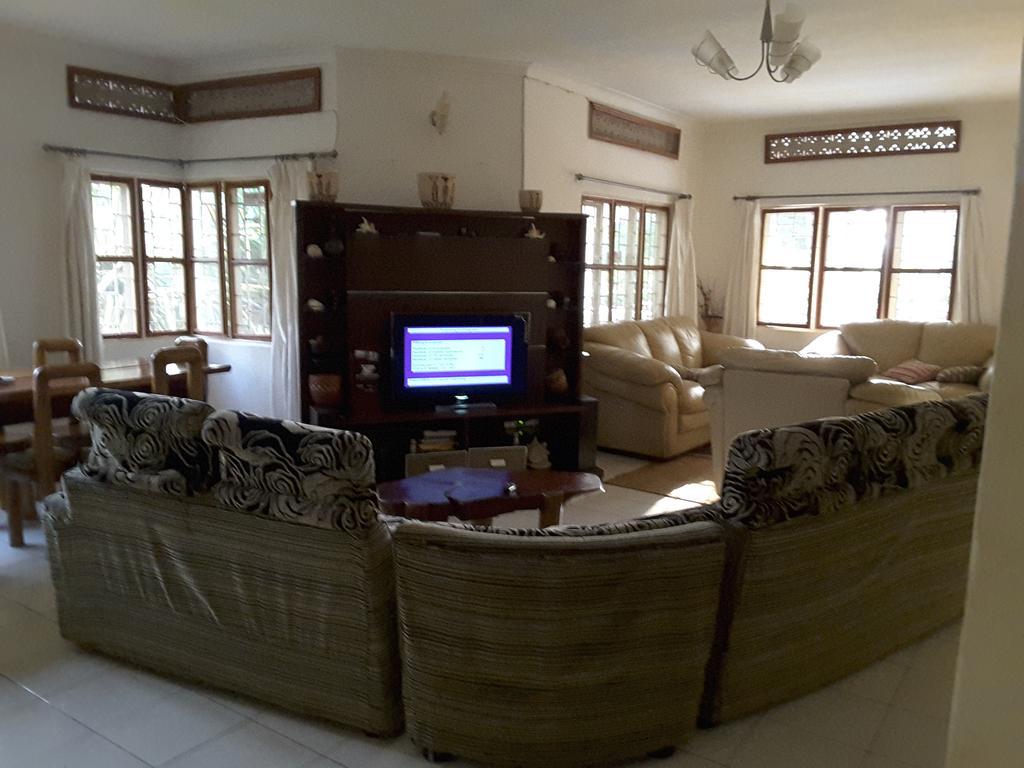 Brownstone Country Home Lira ภายนอก รูปภาพ