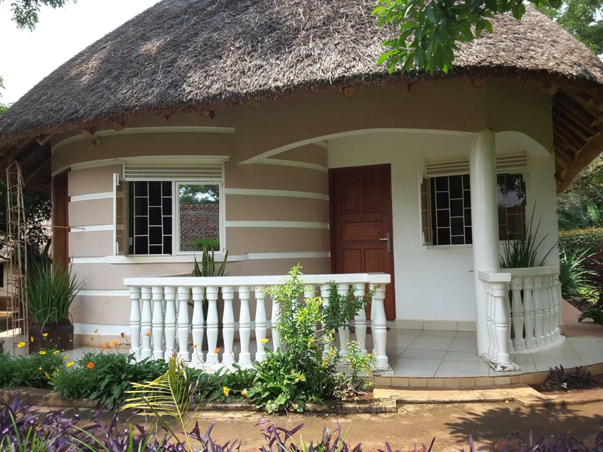 Brownstone Country Home Lira ภายนอก รูปภาพ
