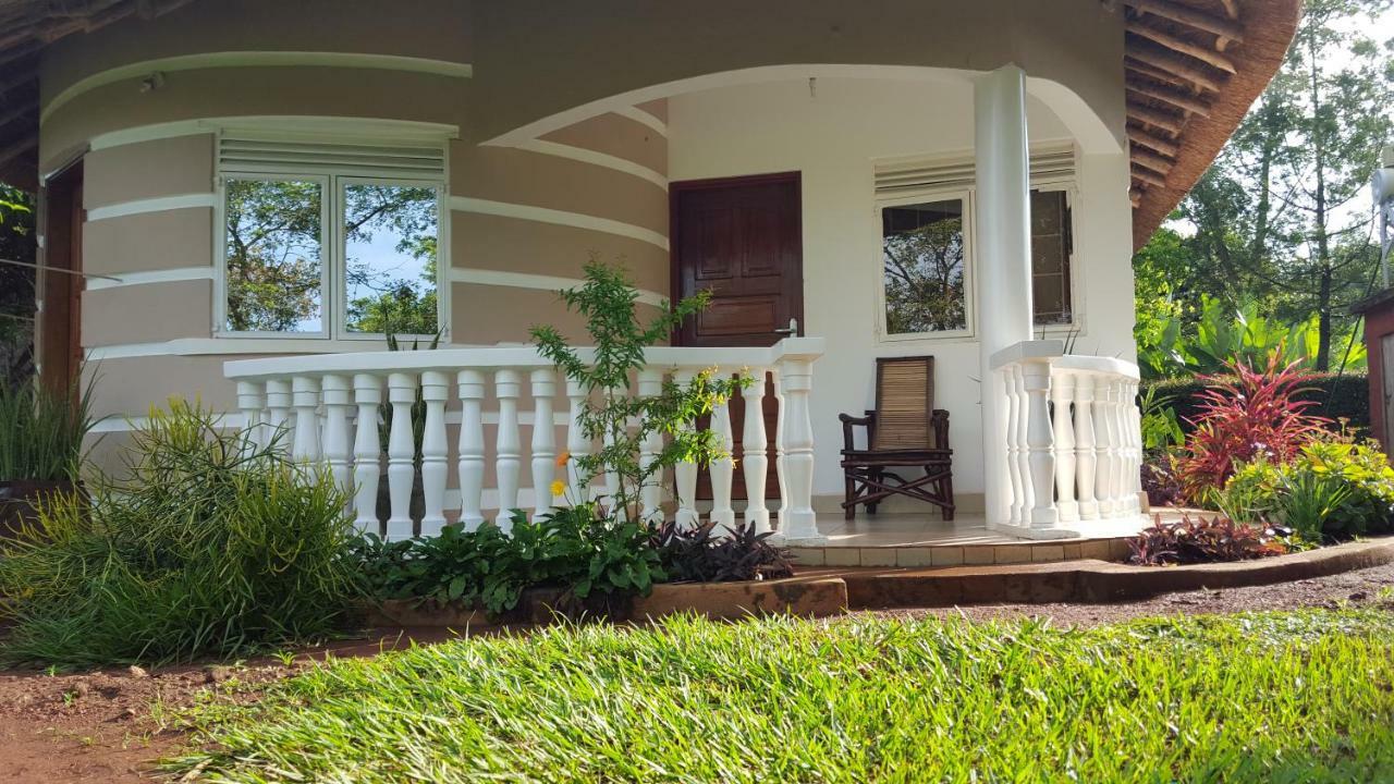 Brownstone Country Home Lira ภายนอก รูปภาพ