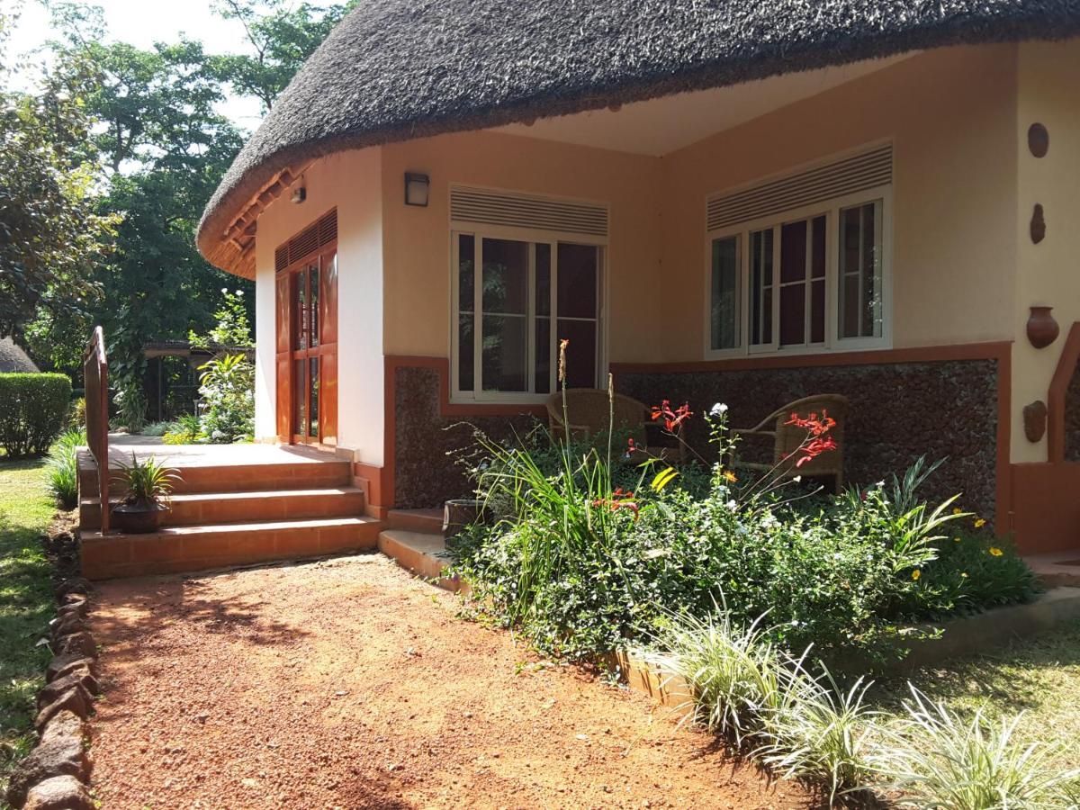 Brownstone Country Home Lira ภายนอก รูปภาพ