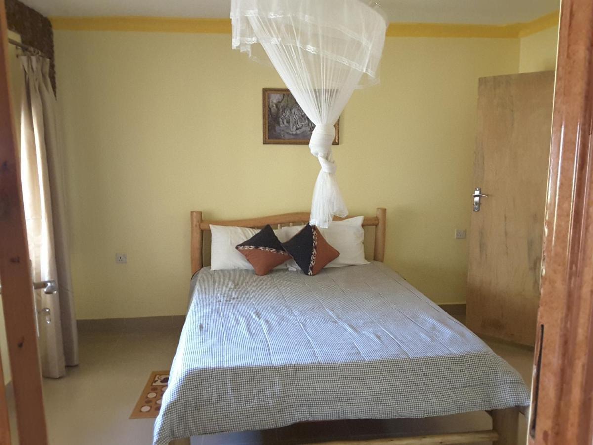 Brownstone Country Home Lira ภายนอก รูปภาพ